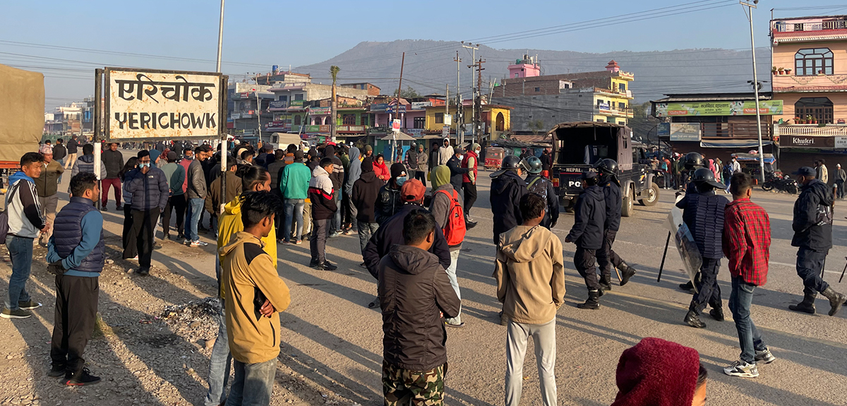 वीरेन्द्रनगर तनावग्रस्त, प्रहरीद्वारा ४ राउण्ड अश्रुग्यास प्रहार